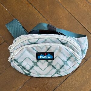 KAVU Teal and White Patterned Belt Bag